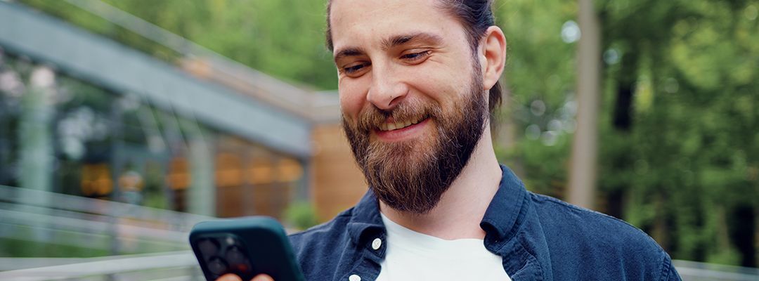 Man holding phone 